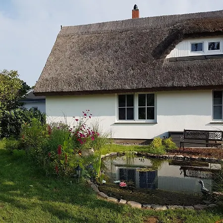 Traumhafte Im Reetferienhaus By Interhome * Schaprode
